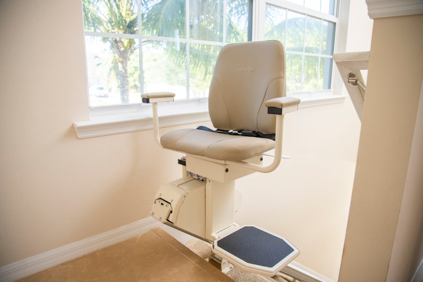 Harmar Pinnacle Heavy-duty Stairlift SL600HD