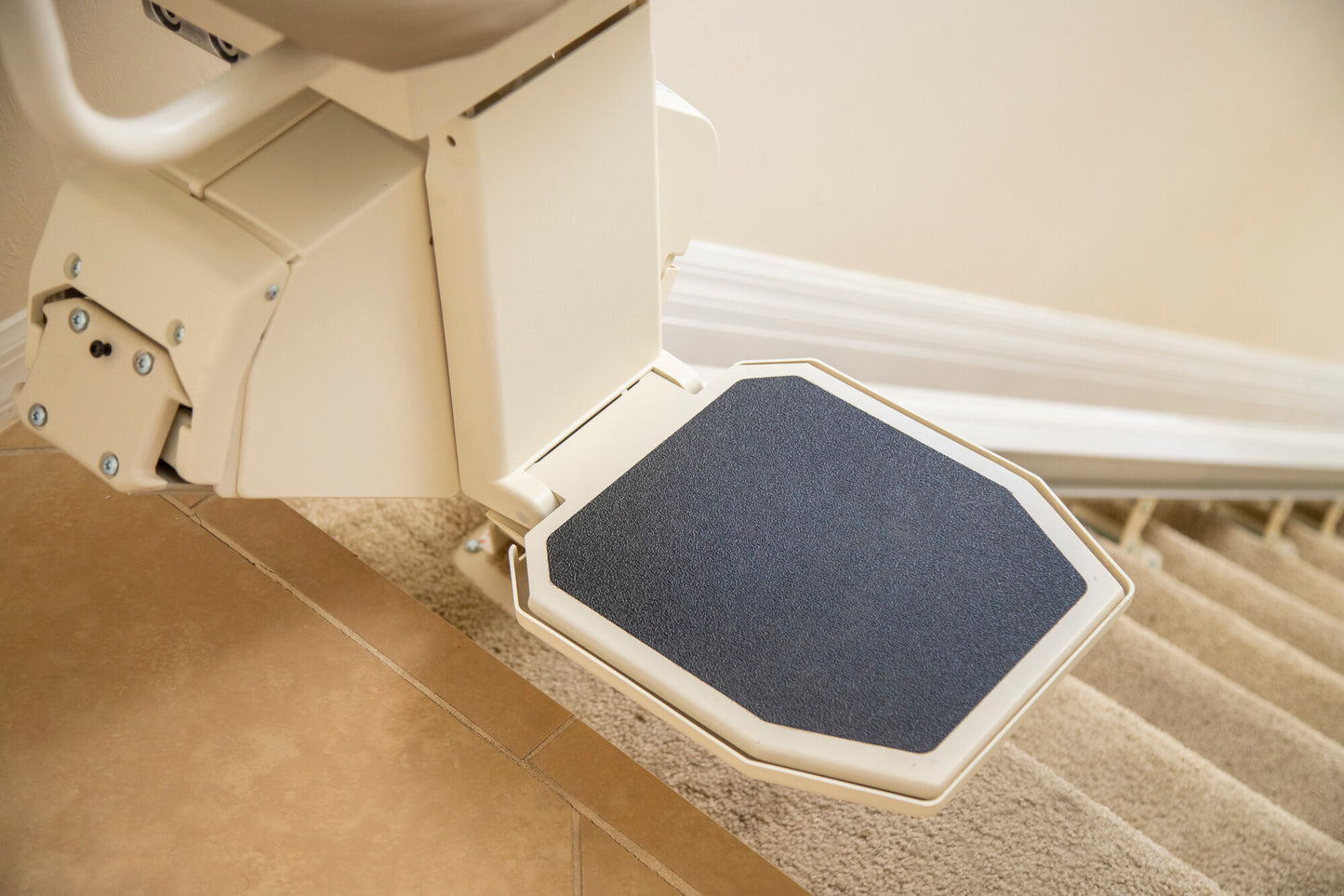 Harmar Pinnacle Heavy-duty Stairlift SL600HD